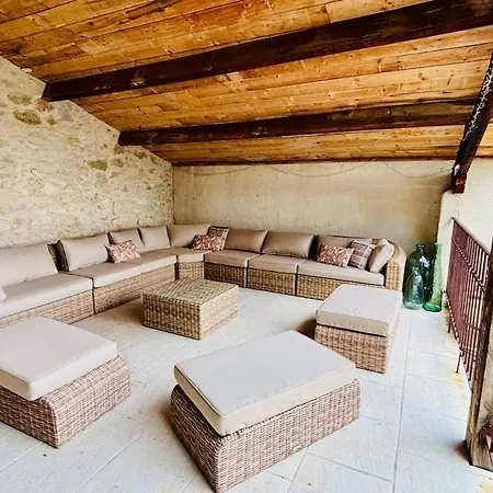 - Piscine Privee - 8-10 Pers Banon